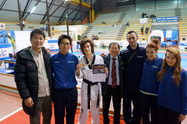 Alberto e Denise con il maestro Park e i coach della nazionale Yoon
